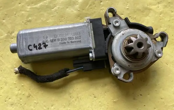 Mercedes-Benz C AMG W204 Seat adjustment motor 0390203002