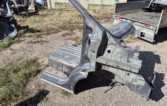 Renault Trafic III (X82) Front quarter panel 