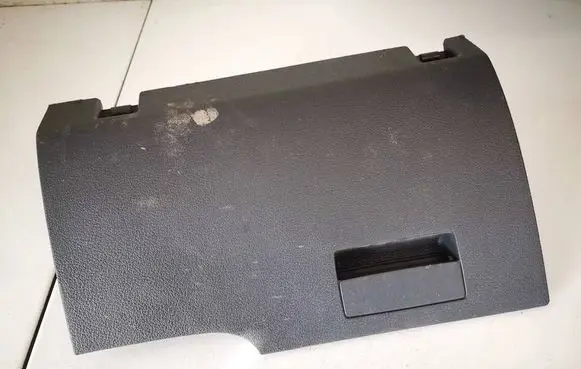 Glove box