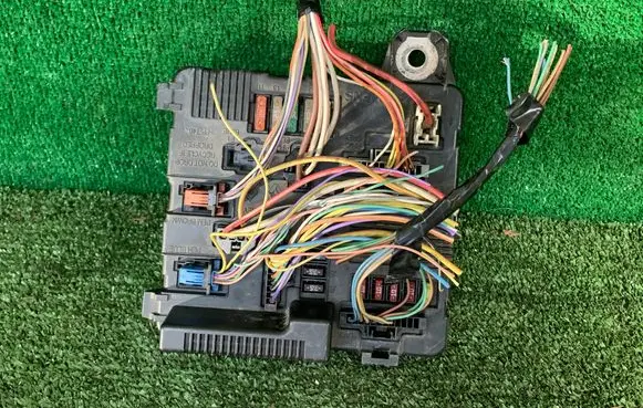 Renault Scenic II - Grand scenic II Fuse module 8200306032B