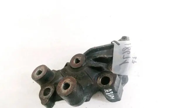 Honda CR-V Engine mounting bracket