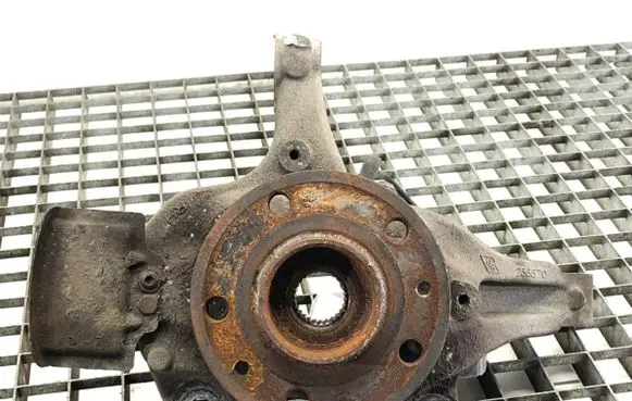 Renault Laguna III Front wheel hub spindle knuckle