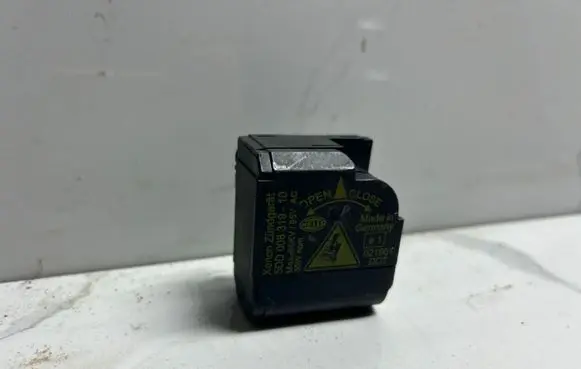 Mercedes-Benz E W211 Headlight ballast module Xenon 5DD00831910