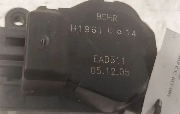 Peugeot 307 CC Air flap motor/actuator H1961UA14