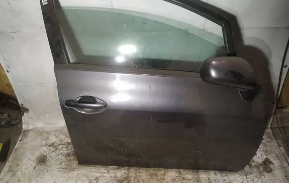 Toyota Auris 150 Front door pilkos