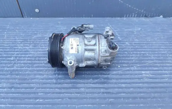 Nissan Qashqai J12 Air conditioning (A/C) compressor (pump) 926006UB0A