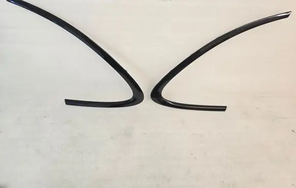 Porsche Cayenne (9Y0 9Y3) Rear side glass trim 