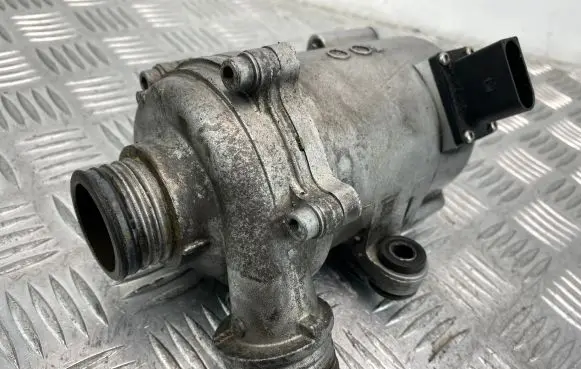 BMW 5 GT F07 Water pump 7597715
