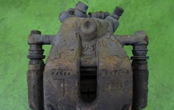 Suzuki Swift I Front brake caliper