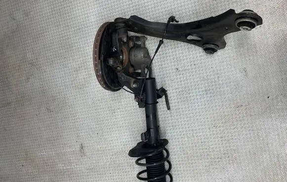 Renault Clio V Front wheel hub spindle knuckle