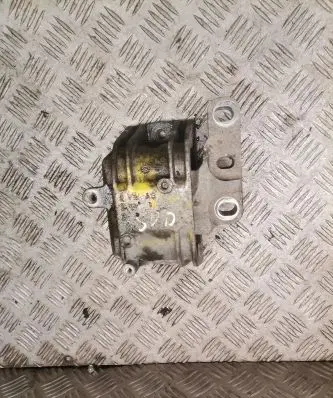 Volkswagen Golf V Engine mount bracket 1k0199262
