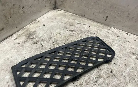 Volkswagen Touareg I Front bumper lower grill 7L6853677