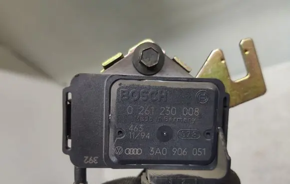 Volkswagen PASSAT B4 Air pressure sensor