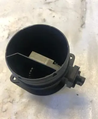 Volkswagen PASSAT B8 Mass air flow meter 0281002956