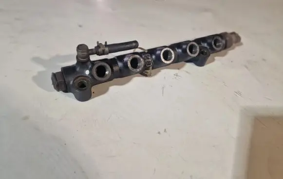 Toyota Avensis Verso Fuel main line pipe