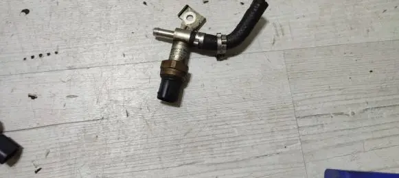 Mercedes-Benz CLA C117 X117 W117 Fuel pressure sensor A6450700081