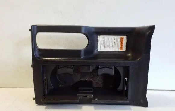 Suzuki Grand Vitara II Cup holder front 