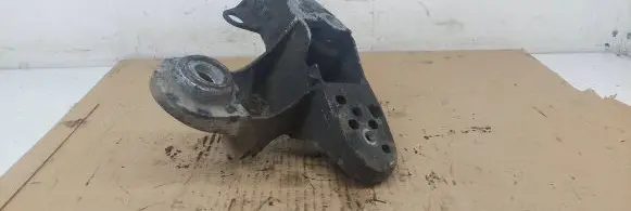 Audi A4 S4 B5 8D Engine mounting bracket 8D0199351