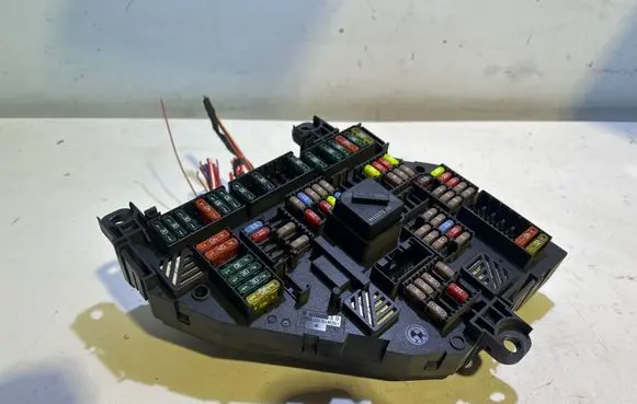 BMW 5 F10 F11 Fuse module 9234423 217033452F 01297706