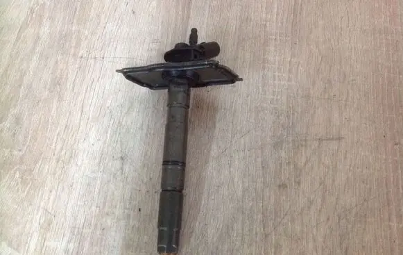 Fuel injector