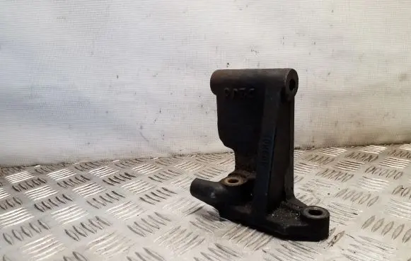 Hyundai Terracan Generator/alternator bracket 0K88R