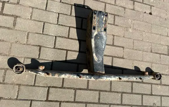 Subaru Forester SF Rear differential/diff mount bracket 