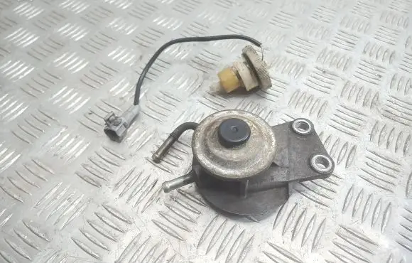 Mazda 626 Fuel filter bracket/mount holder 