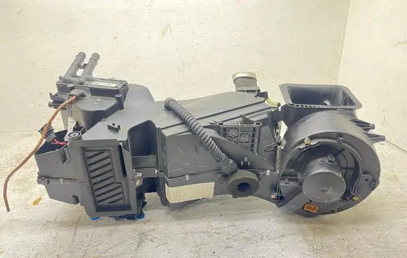 Volkswagen PASSAT B5.5 Interior heater climate box assembly 8D1820005P