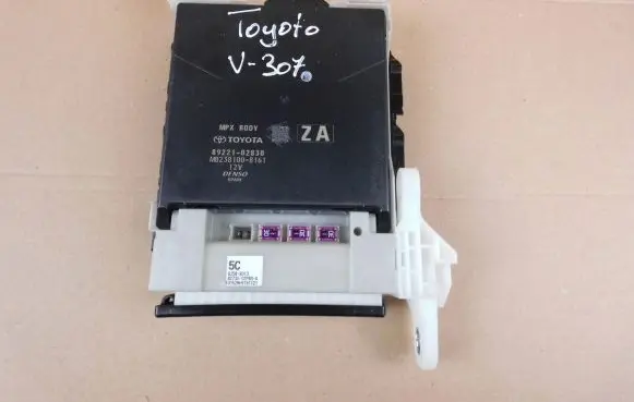 Toyota Corolla E210 E21 Fuse module 8922102830