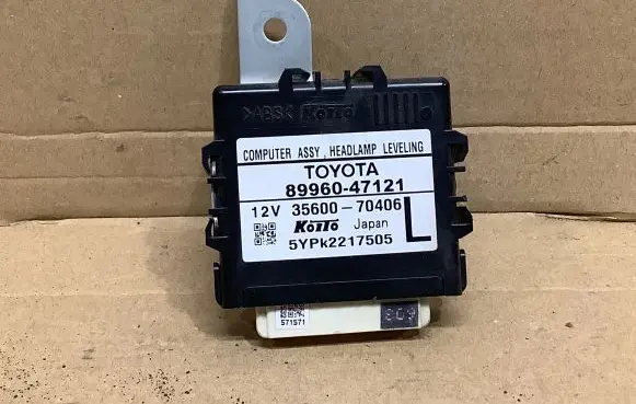 Toyota Prius+ (ZVW40) Light module LCM 8996047121