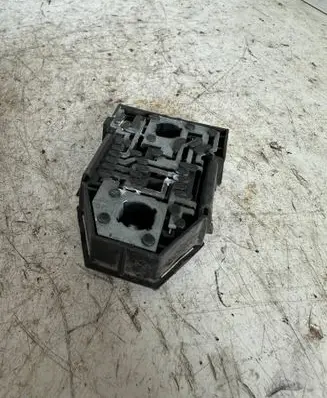 Volkswagen PASSAT B3 Tail light bulb cover holder 333945257