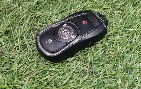Buick Encore I Ignition key/card 8417