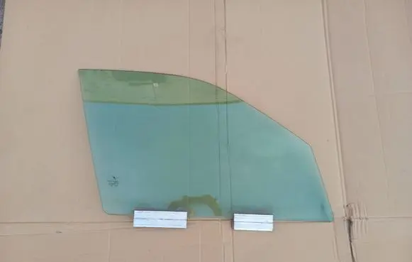Saab 9-5 Front door window glass four-door 43R001105