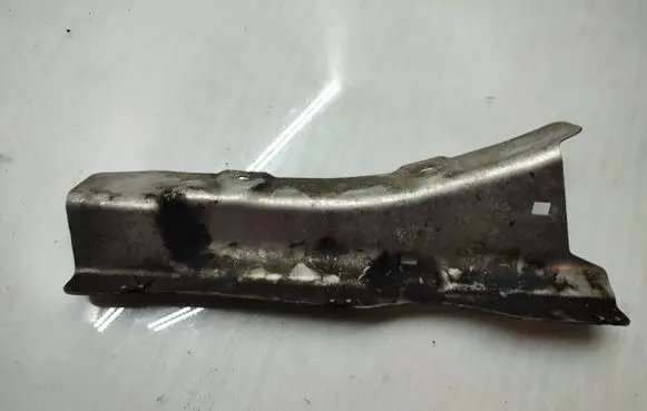 BMW 5 F10 F11 Heat shield in engine bay 7185203