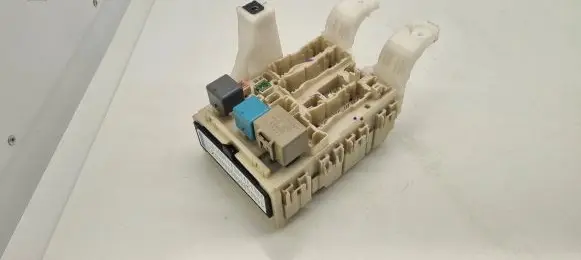 Toyota Prius (XW20) Fuse module 8273047290