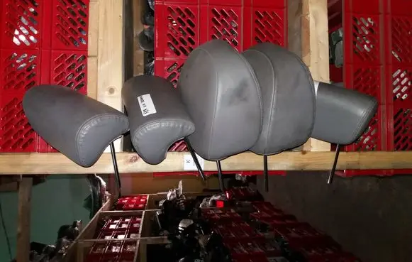 KIA Sedona Front seat headrest 