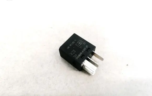Volvo S40, V40 Other relay MB953382