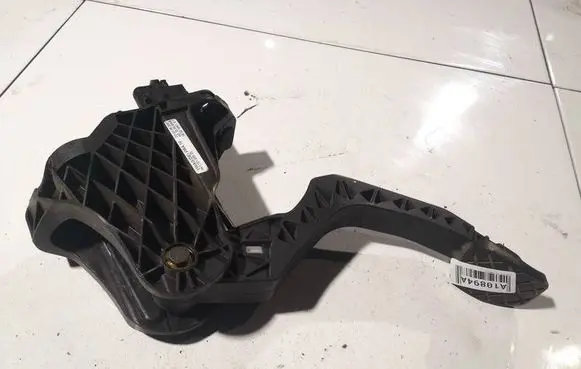 Volkswagen Golf V Clutch pedal 1k1721059
