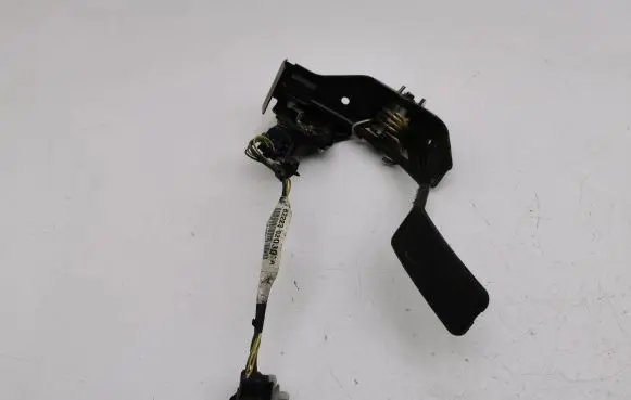 Toyota Corolla E120 E130 Accelerator throttle pedal 8222302030A 7811135030