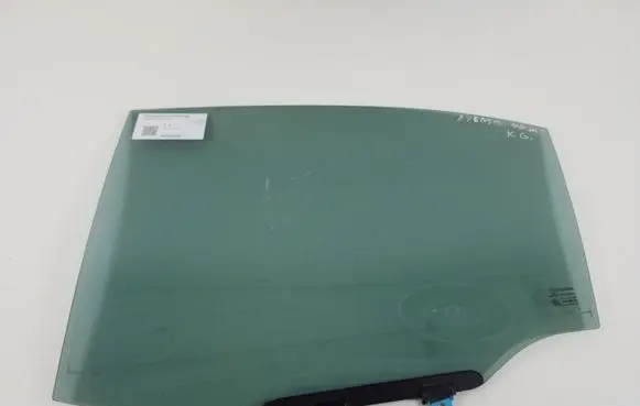 Toyota Avensis T220 Rear door window glass