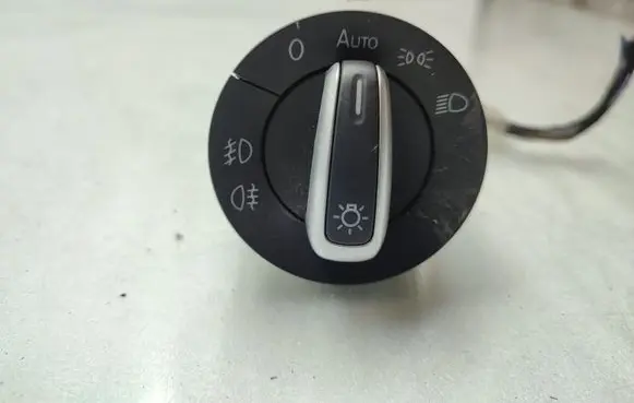 Volkswagen Touran II Light switch 3C8941431A