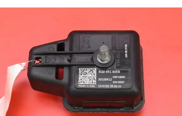 Skoda Octavia 985 Horn signal 5Q0951605B