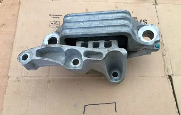 Ford Kuga III Engine mount vacuum valve LX637M121DA