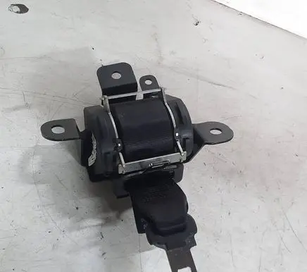 Nissan Qashqai Middle seatbelt (rear) 6061619