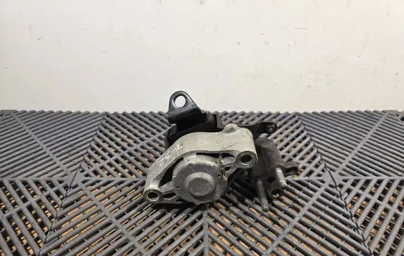Toyota Prius (XW20) Engine mount bracket