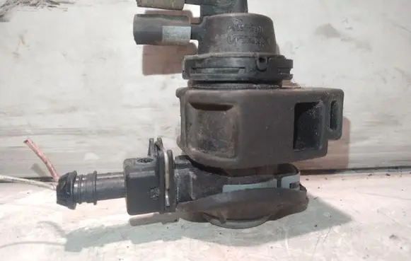 Renault Scenic III - Grand scenic III Vacuum valve 
