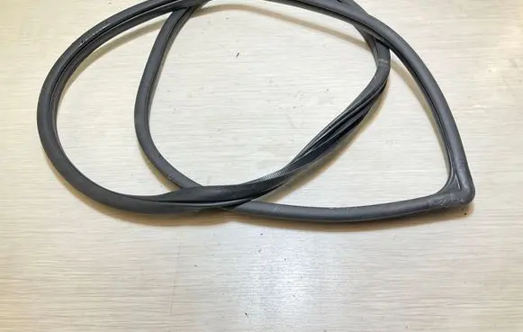 Hyundai Tucson TL Rear door rubber seal (on body) 