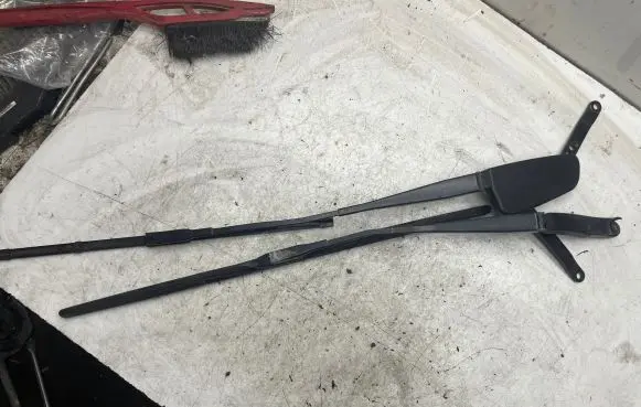 Mercedes-Benz ML W164 Front wiper blade arm qa2603 QL2603R