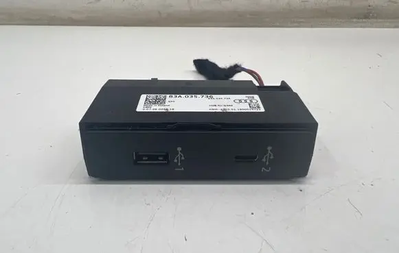 Audi Q3 F3 USB socket connector 83A035736