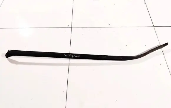 Volvo S70 V70 V70 XC Front door glass trim molding 